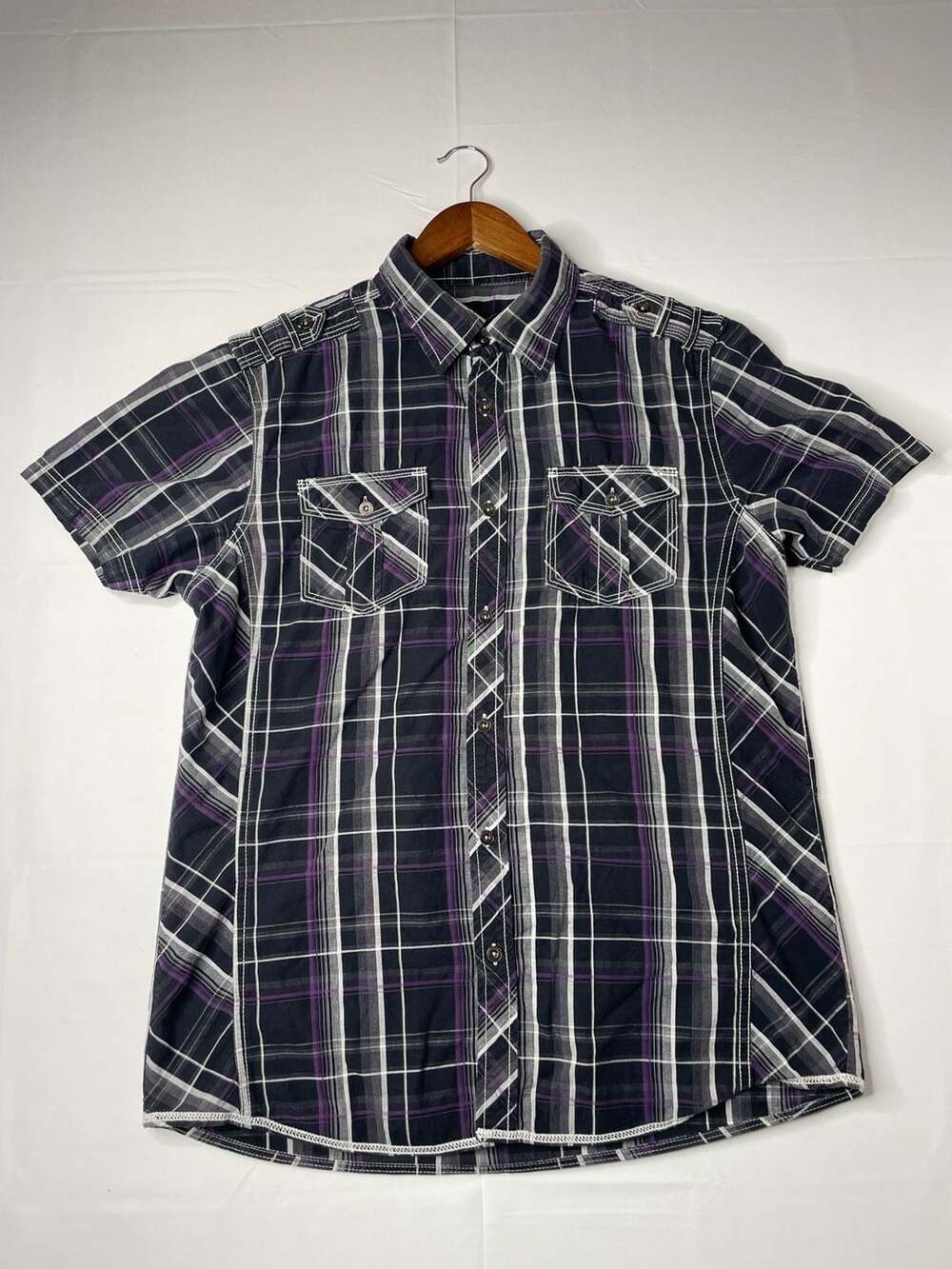 Rebel & Soul Short Sleeve Plaid Button Up Shirt Men's Size Large Purple Black Wh